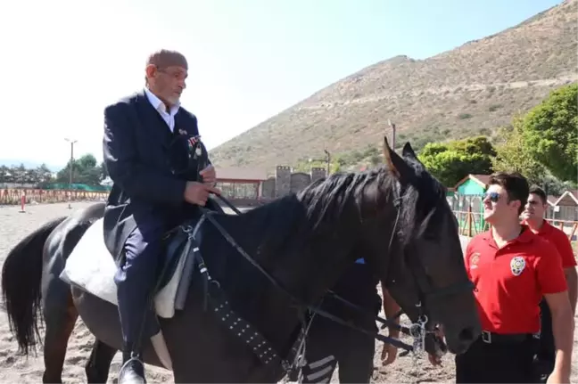 Gaziler Ata Bindi, Stres Attı