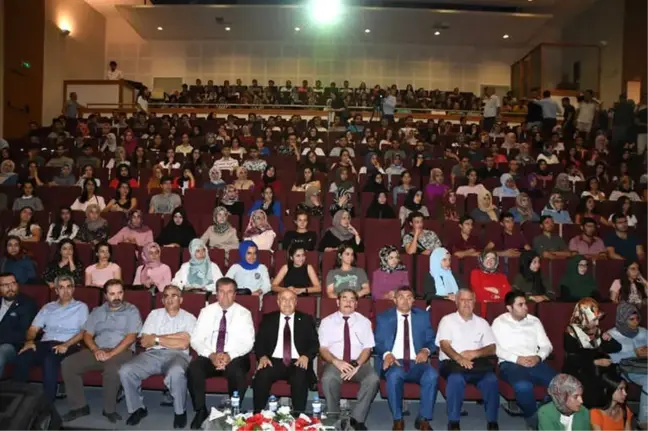 Rektör Gönüllü Yeni Öğrenciler ile Buluştu