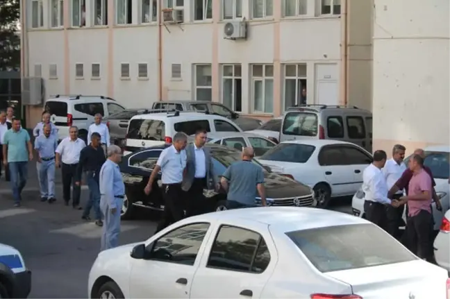Kendini Yakmak İsteyen İşçiyi Müdürü Vazgeçirdi
