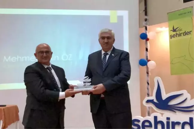 AK Parti Erzurum İl Başkanı Öz'e 'Yılın Siyasetçisi' Ödülü