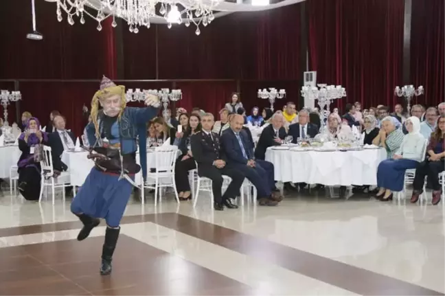Kütahya'da 'Zeybek Alayı Sahne Sunumu ile Erkek Koleksiyonu Sergisi'
