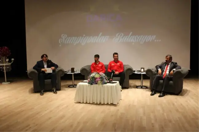 Şampiyon Sporcular Darıca'da Gençlerle Buluştu