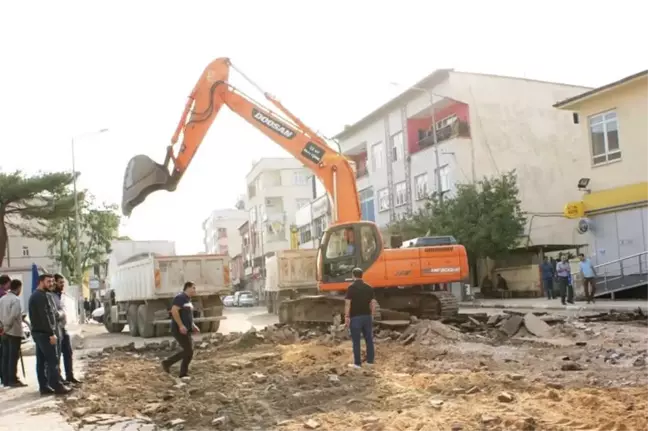 Çermik İlçesinde Sıcak Asfalt Çalışmalarına Başlanıldı