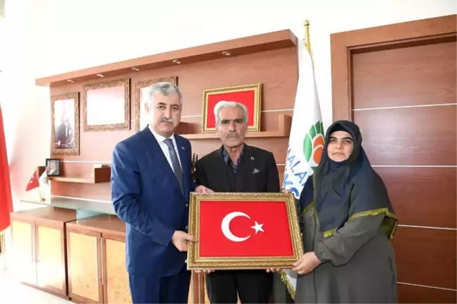 Kahraman Şehidin Babasından Başkan Polat'a Ziyaret