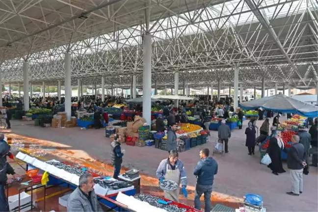 Pazartesi Pazarı'nın Üstünün Kapatılması İçin Başlatılan Çalışmaların Tamamlandı