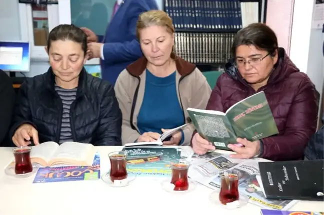 Kitap Okuyana Çay ve Kahve Ücretsiz