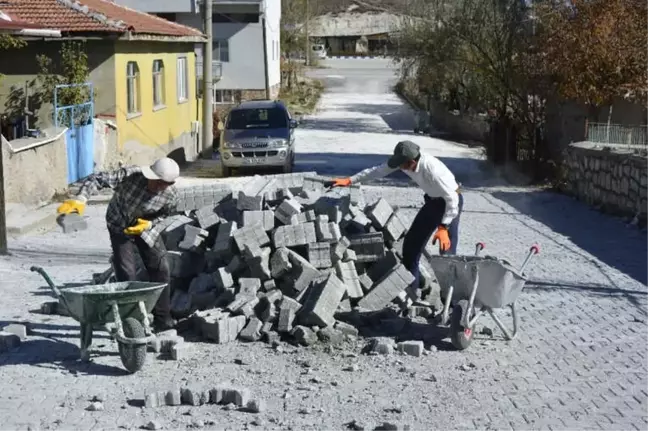 Kırka ve Kümbet'te Kilit Taşı Çalışmaları Sürüyor