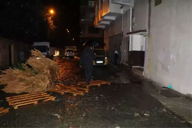 Otoparkı Su Bastı, Araçlar Suya Gömüldü