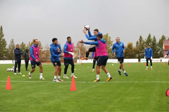 Kayserispor'da 4 Futbolcu Sınırda
