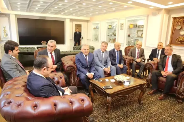 Başkan Büyükkılıç'a Tebrik Ziyaretleri Sürüyor