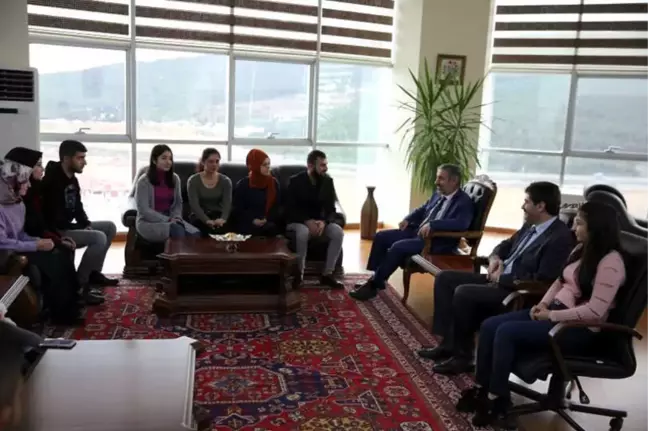 Üniversite Öğrencileri, Rektör Biber'in