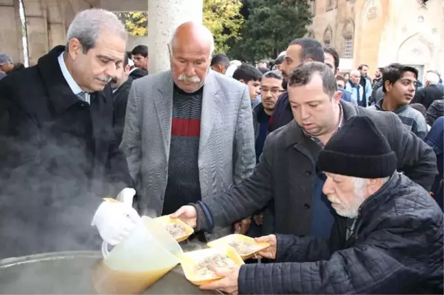 Şanlıurfa'da 15 Bin Kişiye Tirit İkramı