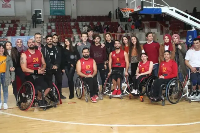 Aslan Yalova'da Farklı Kükredi