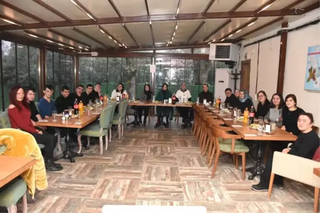 Özel Çocuklarla Pasta Kestiler