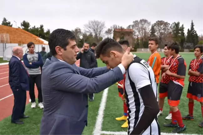 Okul Sporları Genç Erkekler Futbol Müsabakaları