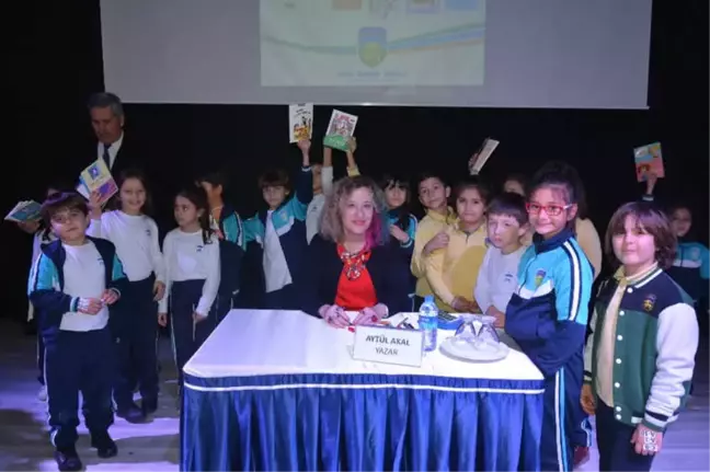 Yazar Akal, Başak Koleji'nde Öğrencilerle Buluştu