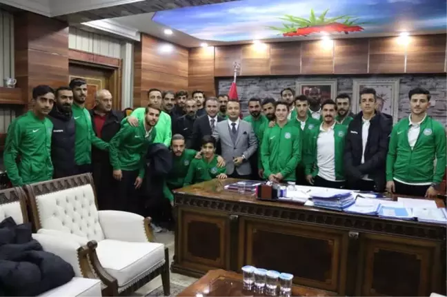 Futbolculardan Kaymakam Kendüzler'e Ziyaret