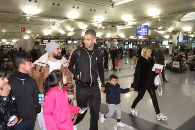 Slimani Mendil Satan Çocuklara 100 Lira Verdi