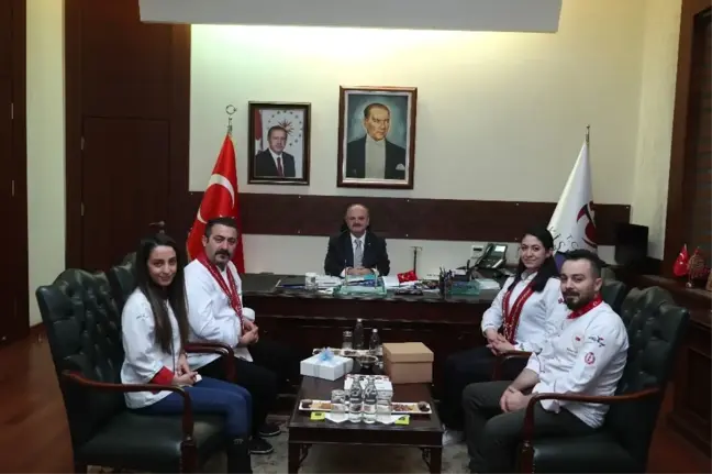 Genç Aşçılar Vali Çakacak'ı Ziyaret Etti
