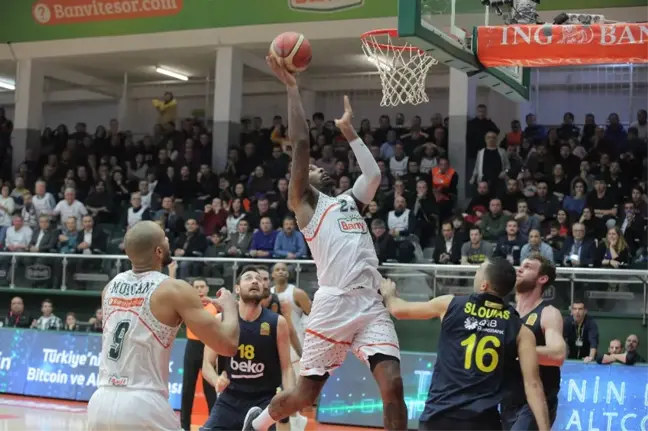 Banvit Fener'i Devirdi