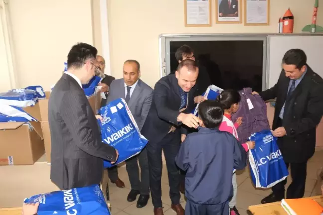 Ağrı'da 5 Bin İhtiyaç Sahibi Öğrenciye Giyim Yardımı