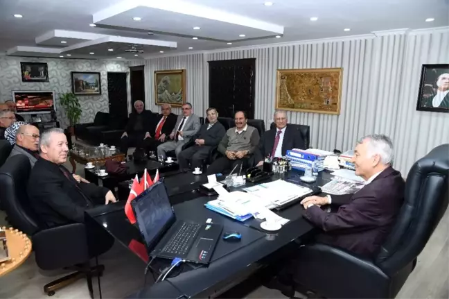 Başkan Günaydın'a Esma-ül Hüsna Yazılı Üzüm Heykeli Teşekkürü