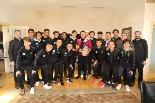 Liseli Futbolculardan Başkan Kocadon'a Ziyaret