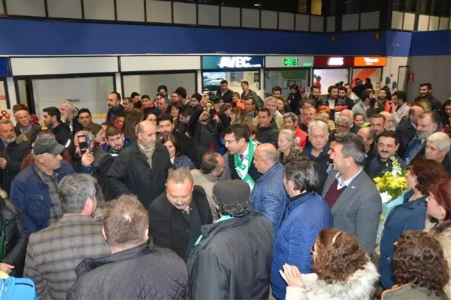 Mehmet Tosun İçin Kilometrelerce Araç Kuyruğu Oluştu