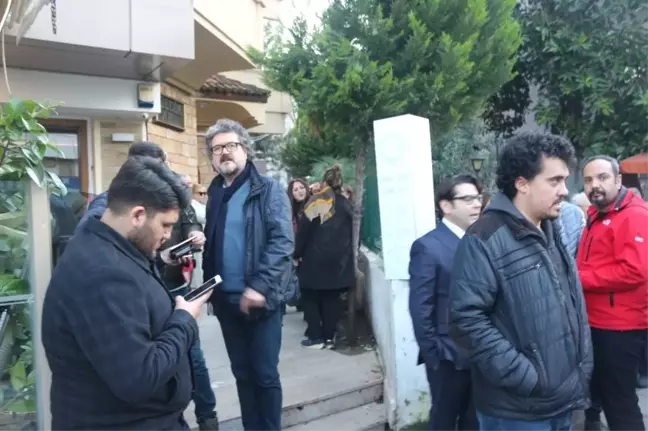 CHP Binasına Kilit Vuruldu, Partililer Sokakta Kaldı