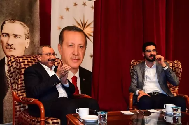 Ataşehirli Gençler İsmail Erdem'i Coşkuyla Karşıladı