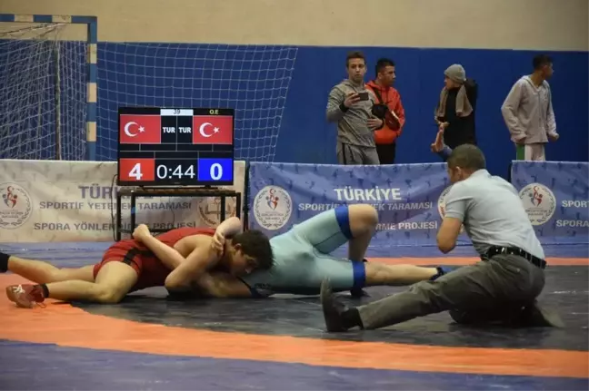 Güreş Grup Karşılaşmaları Burdur'da Devam Ediyor