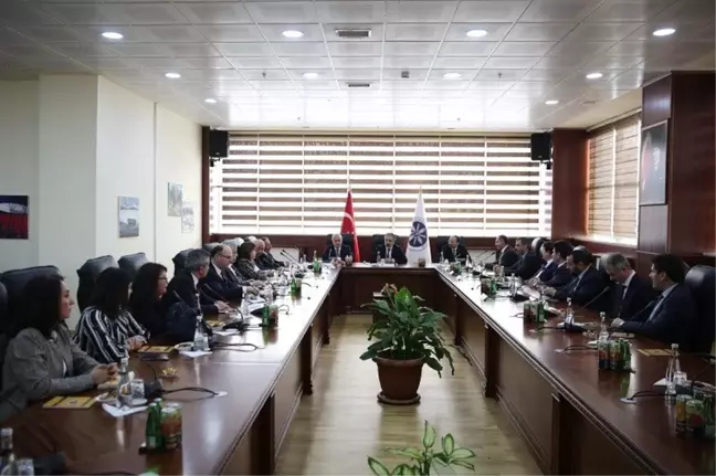 Etü Rektörü Prof.dr. Çakmak,