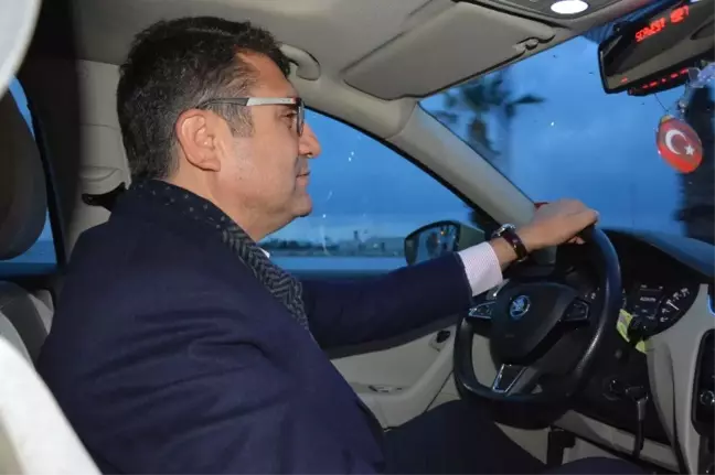 Belediye Başkan Adayı Taksi Şoförü Oldu