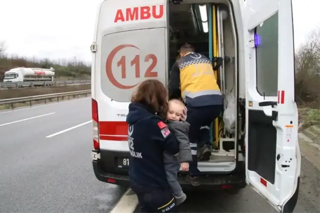 Düzce'deki Kazada Anne Baba Öldü, 2 Yaşındaki Çocukları Yaralı Kurtuldu