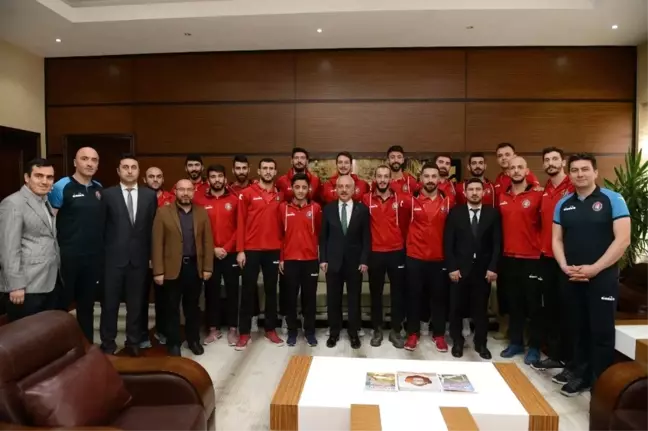 Voleybol Takımından Başkan Gül'e Ziyaret Etti