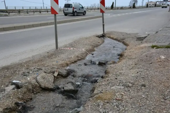 Patlayan Su Borusu Onarılmayı Bekliyor