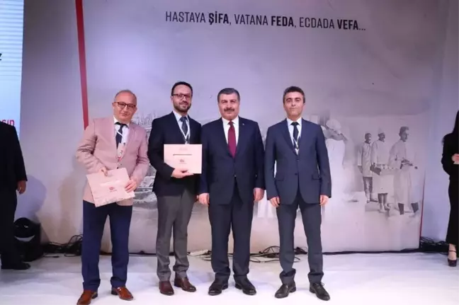Başarılı Doktorlar Belgelerini Sağlık Bakanı Koca'nın Elinden Aldı
