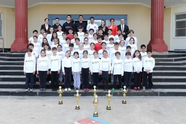 Yüzme Yarışlarında Büyük Başarı