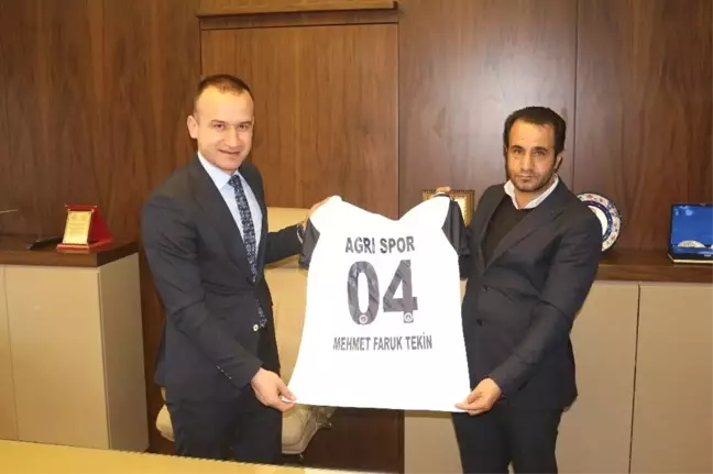 Ağrı 1970 Spor Kulübü Başkanı Yıldırım'dan Milli Eğitim Müdürü Tekin'e Ziyaret