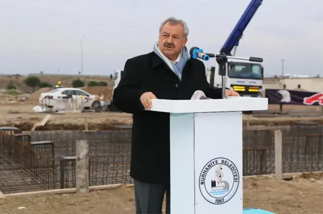 Burhaniye'de Modern Stadyum Yapılıyor