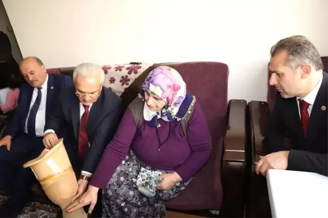 Yaşlı Teyzenin Protez Bacak İhtiyacını Başkan Başsoy Karşılayacak