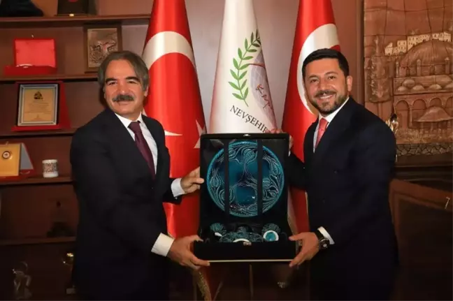 Nevü Rektörü Prof. Dr. Mazhar Bağlı'dan Nevşehir Belediye Başkanı Rasim Arı'ya Ziyaret
