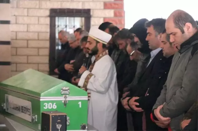 Üzerine Salıncak Devrilen Kız Göz Yaşları İçinde Toprağa Verildi