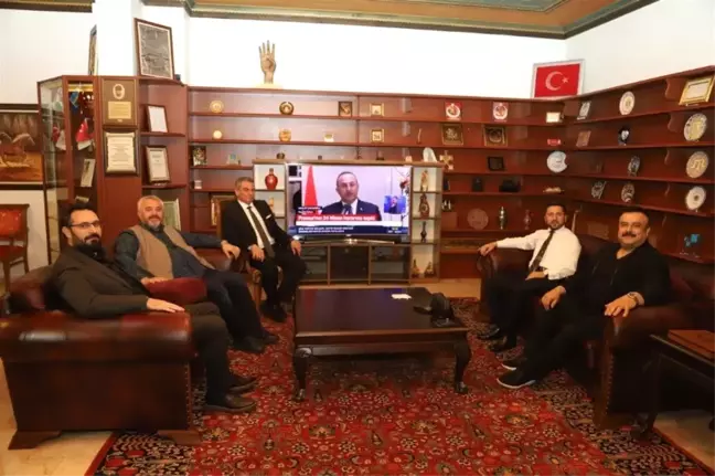 Sanatçı Bülent Serttaş, Başkan Arı'ya Hayırlı Olsun Ziyaretinde Bulundu