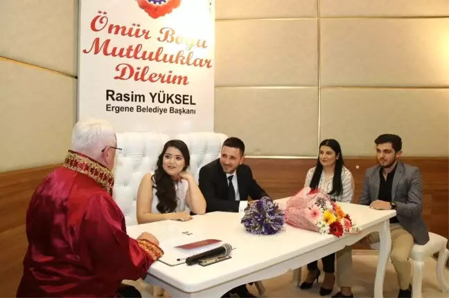 Başkan Yüksel, Genç Çiftlerin Nikahını Kıydı