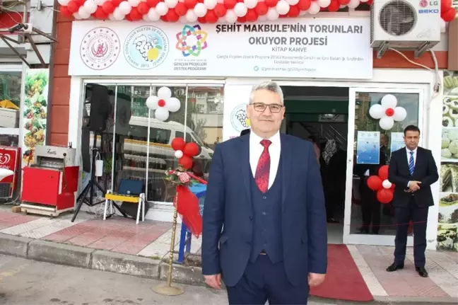 Manisa'da Bakanlık Destekli 'Kitap Kafe' Açıldı