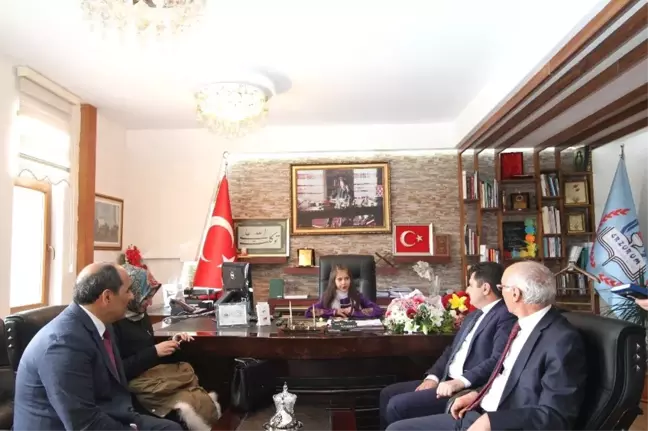Milli Eğitim Müdürü Salih Kaygusuz, 23 Nisan'da Makamı Rahime Nur Güllüce'ye Devretti