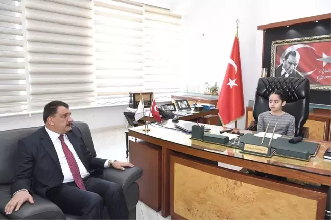 Başkan Gürkan Koltuğunu Zeynep Neva'ya Devretti