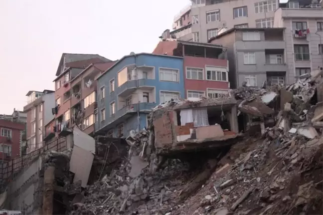 Kağıthane'deki Enkaz Gün Ağarınca Ortaya Çıktı