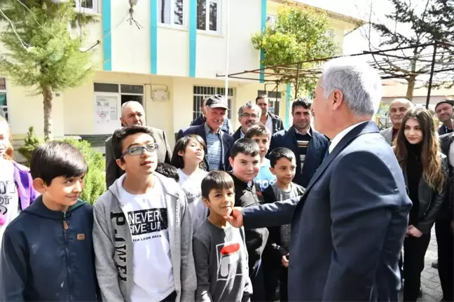 Vali'den, Minik Kayakçılara Köylerinde Ziyaret